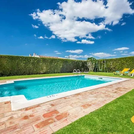 Gale Sleeps 8 Pool Air Con Wifi *