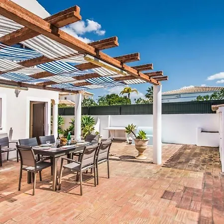 וילה Gale Sleeps 8 Pool Air Con Wifi Patroves